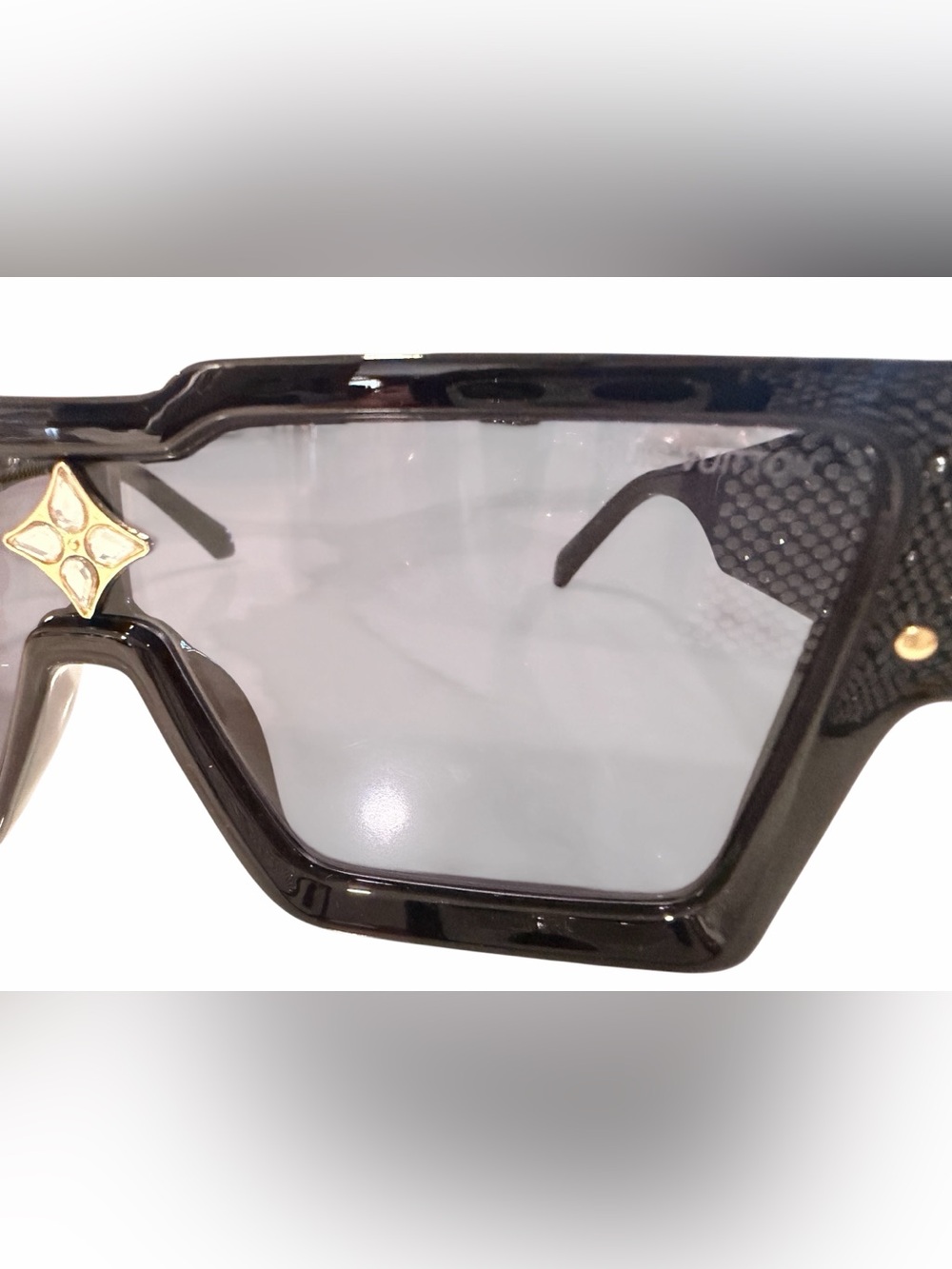 Black Style Sunglasses with Center Accent - Picture 6 of 6